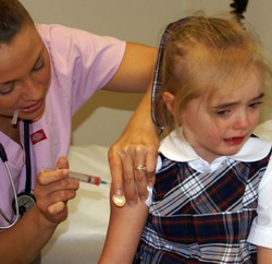 Ребенок боится врачей: что делать